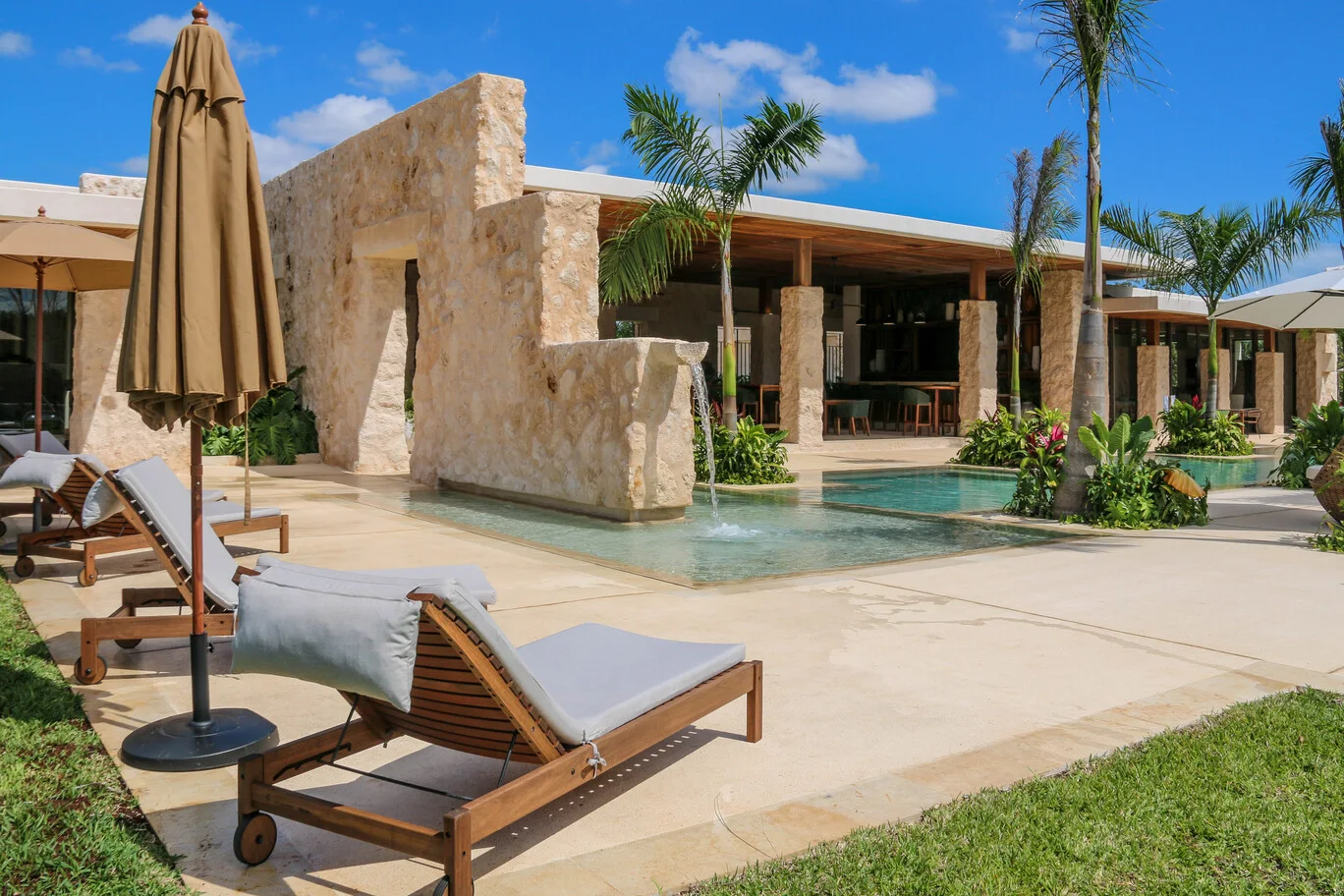 Los Santos Land in Cancún - pool
